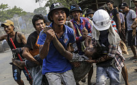 미얀마 또 ‘피의 일요일’...“유혈사태로 시위대 39명 사망”