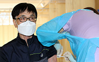 서울 코로나19 확진자 97명 증가…요양병원 65세 이상 백신 접종 개시