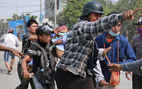 신한은행, 미얀마 현지직원 총격사고...양곤지점 임시폐쇄