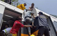 대만 교통부 “열차 탈선으로 최소 36명 사망”