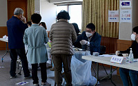 [포토] 서울시장 보궐선거 투표하는 시민들