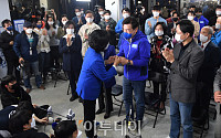 [포토] 선거캠프 사무실 찾은 박영선