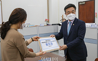 [포토] 원내대표 경선 후보등록하는 윤호중 민주당 의원