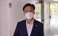 [포토] 3선 의원 모임 참석하는 김민석