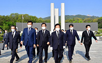 [포토] 국립4·19민주묘지 찾은 박병석 국회의장