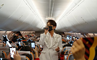 제주항공 비행기에 김수찬이 떴다…이색 이벤트 전세기 운항