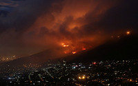 남아공 국립공원서 산불…인근 대학 캠퍼스·문화유산까지 화재 피해