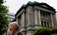 일본, 대규모 완화정책 유지...올해 경제성장률 전망치 4% 제시