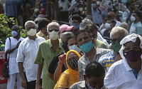 인도 코로나 신규확진 40만 명 넘어…사망자도 3000명대