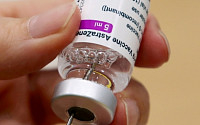 영국 “화이자·AZ 백신, 1차 접종만으로 사망 위험 80% 감소”
