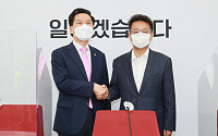 [포토] 이철희 수석 예방받은 김기현 권한대행