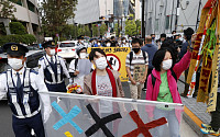 일본 기업계도 도쿄올림픽 중단 요구…스가 지지율은 바닥 기어