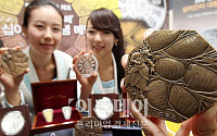 [포토]화동양행, 십이간지 기념 메달 판매