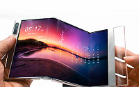 [종합] 삼성·LG디스플레이, 두 번 접는 ‘S-폴더블’ VS ‘83인치 차세대 OLED TV 패널’