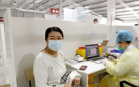 중국 상하이, ‘한번 맞으면 OK’ 자국산 코로나백신 접종 시작