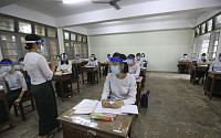 미얀마 군부, 민주화 운동 참여 교사 12.5만명 정직 처분