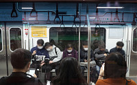 아차! 내지갑...서울 지하철서 놓고 내린 물건 작년 하루평균 278건