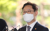 ‘패트 충돌’ 재판 출석 박범계 “장관으로서 민망한 노룻”