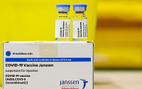 [이슈크래커] '수만 명' 몰린 얀센 코로나 백신…효과와 부작용은?