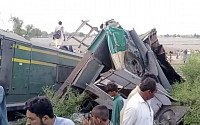 파키스탄서 열차 충돌로 최소 30명 사망