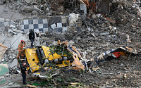 광주 건물 붕괴로 버스 매몰…8명 중상