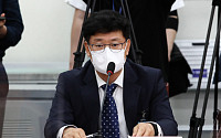 [포토] 민주당 코로나 백신특위 회의 참석한 김용신 센터장