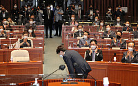 [포토] 의원들 박수받는 이준석 대표