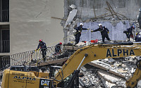미국 아파트 붕괴 사흘째도 구조 ‘제로’…당국 노후 건물 전수 조사