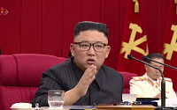 김정은 “코로나19 방역 태만으로 국가 안전에 위기”…정치국회의서 간부 비판