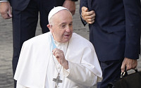 교황청 “교황, 결장 협착증 수술 잘 받았다”