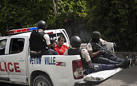 ‘아이티 대통령 암살’ 미국인 용의자, “통역으로 고용됐을 뿐”…주동자는 ‘마이크’