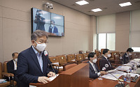 [포토] 산자위 전체회의 출석한 권칠승 중기벤처부 장관