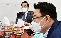 [포토] 예결위 소위 참석한 박홍근-김성원