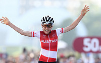 [도쿄올림픽] ‘혈혈단신’ 오스트리아 키센호퍼, 여자 도로 사이클 우승이 ‘대이변’인 이유