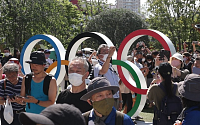 올림픽 한창인 도쿄, 신규 확진자 4058명...일주일 만에 260% 폭증