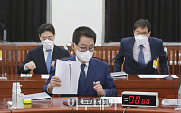 [포토] 정보위 전체회의 출석한 박지원 국정원장