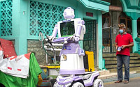 재활용품으로 만든 로봇, 코로나19 방역 로봇으로 변신