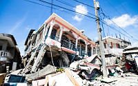 아이티서 규모 7.2 강진 발생 '최소 304명 사망'…11년 만에 또 닥친 대지진
