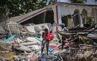 아이티, 7.2 강진 사망자 1300명에 육박...‘열대폭풍’까지 예보