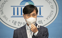 [포토] 원희룡 후보 사퇴 촉구 기자회견 가진 하태경 의원