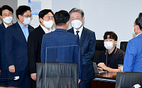 [포토] 중소기업인 만난 이재명 지사