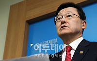 [포토]홍석우 장관, '무역규모 1조원 달성'
