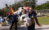 아이티 지진 사망자 2000명 넘어…구호품 놓고 시민·경찰 대치하기도