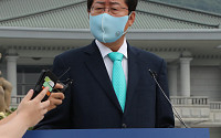 [포토] '언론중재법 반대' 청와대앞 1인시위하는 홍준표