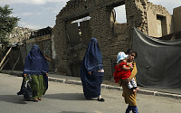 美, 아프간 인도주의 지원 일부 재개…UN “9월 식량 지원 고갈 우려”