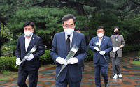 [포토] 김대중 전 대통령 묘소 참배하는 이낙연