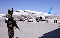 “탈레반, 200명 출국 허용”...미군 철수 후 처음