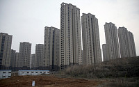 중국판 ‘리먼브라더스’ 경고음...부동산 대출 악화한 은행, 금융시장 흔들어