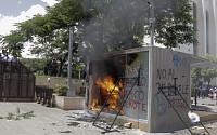 엘살바도르서 대규모 반정부 시위…비트코인 ATM 불타