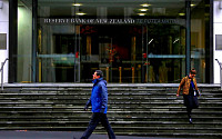 뉴질랜드 중앙은행, 7년 만에 기준금리 인상…0.25%→0.5%